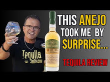 Cargar y reproducir el video en el visor de la galería, Tequila ARRIESGADO ANCESTRAL Añejo 100% Agave - 750ml Barrica Francesa 49% alc.