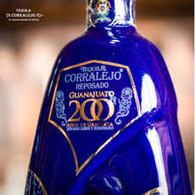 Cargar imagen en el visor de la galería, Tequila CORRALEJO reposado 200 AÑOS DE HISTORIA 750ml

