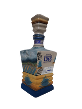 Cargar imagen en el visor de la galería, Tequila Codigo 1316 Extra Añejo Edición PINTADA A MANO cerámica 100% Agave - 750ml Solo dos botellas disponibles
