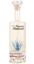 Cargar imagen en el visor de la galería, Tequila RIQUEZA NATURAL Reposado Cristalino 100% Agave - 750ml ED CHILE
