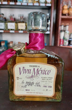 Cargar imagen en el visor de la galería, Tequila Viva México Extra Añejo 5 años 100% Agave - 700 ml botellas 193 de 210; 131 de 210 Predio: La Roblada
